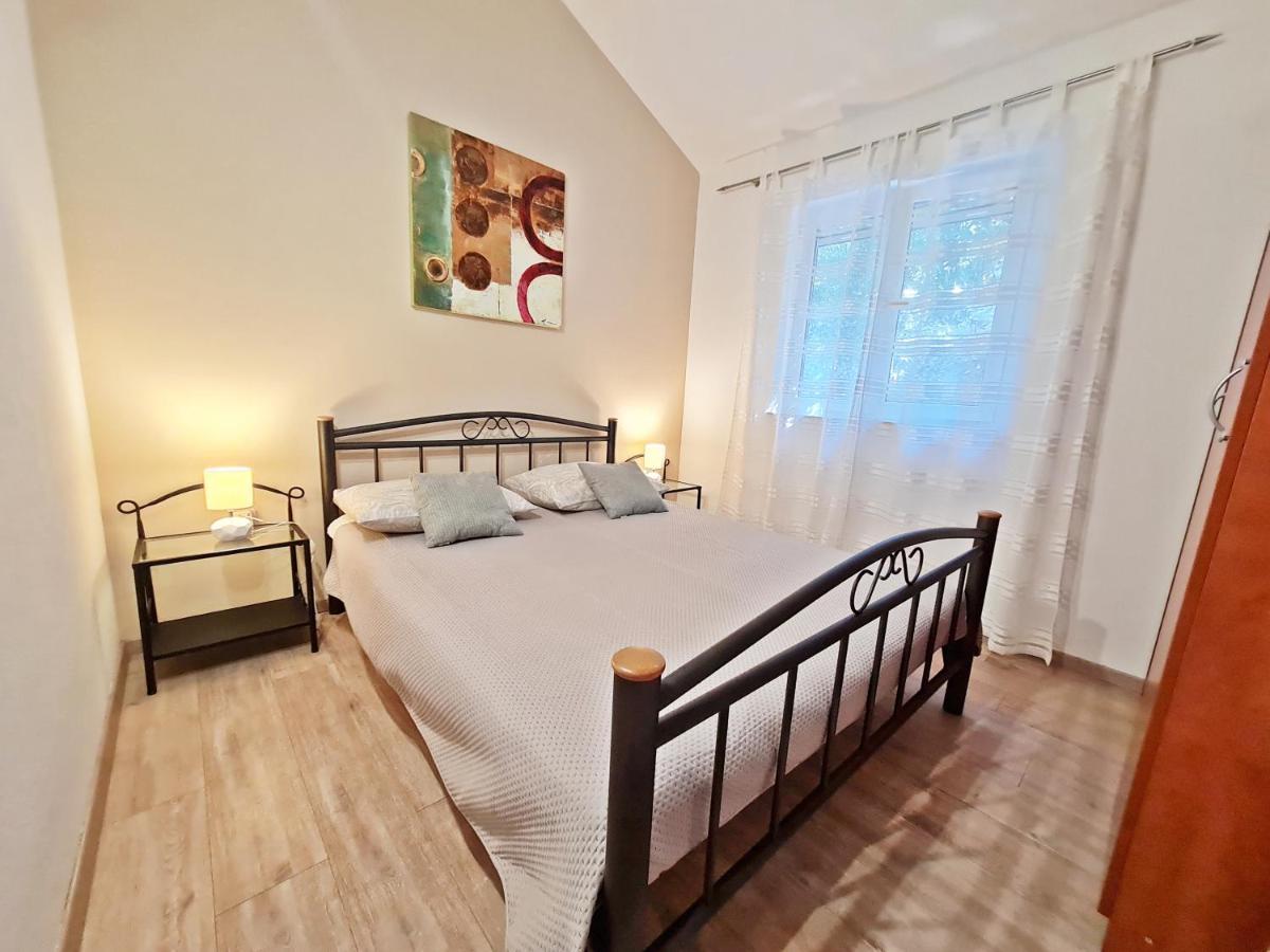 Apartment Ivana Borak أوميس المظهر الخارجي الصورة